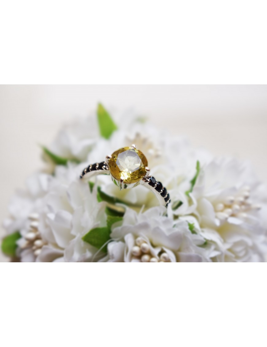 Lemon Quartz Round Silver Ring